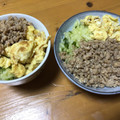 ぬーまいと0523's cooksnap of when they made 簡単！きゅうりの三色丼♪鶏そぼろ.