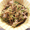 Riee2017's cooksnap of when they made 巻かないよ！豆苗とエノキの豚肉炒め！.