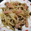 Dahyana's cooksnap of when they made しめじベーコンもやしのバター醤油炒め.