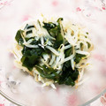 クックE662AA☆'s cooksnap of when they made もやしと生わかめの酢の物.