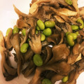 ＊にょにょん＊'s cooksnap of when they made 簡単！　舞茸と枝豆のサラダ.