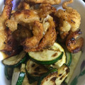大阪のちゃーちゃん's cooksnap of when they made 鶏皮と素揚げズッキーニ.