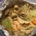 よう（〃∀〃）♪'s cooksnap of when they made 鮭とまいたけの簡単ホイル焼き*.
