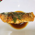 よこ0120's cooksnap of when they made 簡単★塩鮭の醤油バタームニエル.