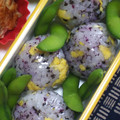nosso's cooksnap of when they made ゆかりと黒ごまと炒り卵のおにぎり.