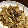 hiromomomo's cooksnap of when they made 舞茸と牛肉とごぼう.