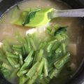 クックNP9ISV☆'s cooksnap of when they made 新玉☆じゃが芋☆豆腐☆蕪の葉の味噌汁.
