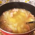 yukiiii08's cooksnap of when they made 玉ネギ＆じゃが芋の簡単コンソメスープ.