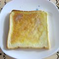 makoto♪'s cooksnap of when they made 何もない朝は塩ミルクトースト.