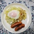 NAOばあさん's cooksnap of when they made 目玉焼き with キャベツ.