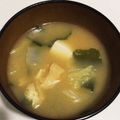 ♡asuka's cooksnap of when they made 簡単朝食 白菜とワカメ 油揚げのお味噌汁.