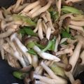 ゆきなんちょ's cooksnap of when they made しめじと白ねぎの塩麹きんぴら.