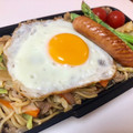 ☆tmy☆'s cooksnap of when they made 焼きそば弁当♬目玉焼きのっけ.