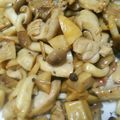 クックVNPKXS☆'s cooksnap of when they made 鶏もも肉と２種キノコのしょう油バター炒め.