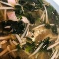 ムーヒツジ's cooksnap of when they made ほうれん草とベーコンともやしの味噌汁.