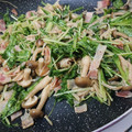 chipichan★'s cooksnap of when they made 水菜とキノコのベーコン炒め.