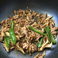 ☆しょくぱんまん☆'s cooksnap of when they made 豚肉と舞茸の生姜炒め♪.