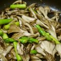 生誕１９７３年独身男's cooksnap of when they made きのことアスパラのココナッツオイル炒め.