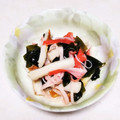 白玉蘭花's cooksnap of when they made 超簡単！乾燥ワカメとカニカマの酢の物.