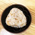 まぴりぃ's cooksnap of when they made おにぎり大好き★①天かすめんつゆ味.