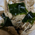 ヨシエズキッチン's cooksnap of when they made きのことワカメの胡麻酢味噌和え.
