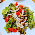 たらえも's cooksnap of when they made オイル不使用グリルきのことレタスのサラダ.
