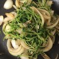 クックUAZ9M8☆'s cooksnap of when they made たまねぎと豆苗の炒め物（塩コショウ味）.