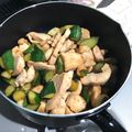 Justasiam's cooksnap of when they made 鶏ももとキュウリのオイスター炒め.