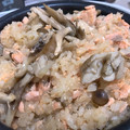 とりまる◎'s cooksnap of when they made 鮭ときのこの炊き込みご飯.