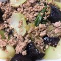 harumegmon's cooksnap of when they made 茄子と青梗菜のひき肉炒め.