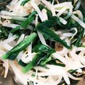 さぁひこうき♪'s cooksnap of when they made ニラともやしのナムル.