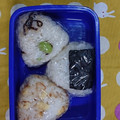 phnanzu's cooksnap of when they made 白だしで美味♡枝豆と塩こんぶのおにぎり.