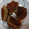 ﾘﾗｯｸﾏﾝ's cooksnap of when they made 余った餃子のタネのハンバーグ 2種類紹介.