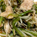 ハイイロトトロ☆'s cooksnap of when they made 鶏肉とピーマンもやしの塩炒め.