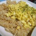 qoouru's cooksnap of when they made シンプル♪ガーリックライス♪卵のせ♪.