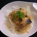 Hirarinn☆'s cooksnap of when they made 色合いきれい♪簡単鮭缶と玉ねぎのサラダ.