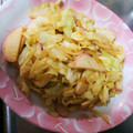 ☆やま☆ママ☆'s cooksnap of when they made キャベツとかまぼこのオイスターソース炒め.