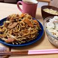 napps's cooksnap of when they made ペヤングボトルソースと生麺で作る焼きそば.