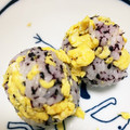 67luna's cooksnap of when they made ゆかりと黒ごまと炒り卵のおにぎり.