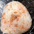 Ｕya's cooksnap of when they made シャケフレークと白ごまのおにぎり.