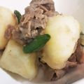 あなぼこ毛布's cooksnap of when they made 残っ牛丼にレンチンじゃがいも！肉じゃが.
