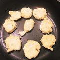 団子三兄弟➕姫のママ's cooksnap of when they made ☆離乳食後期☆まぐろと豆腐のハンバーグ.