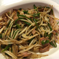しんとなおとひろと's cooksnap of when they made 簡単安い！もやしとニラとハムの炒め物♡.