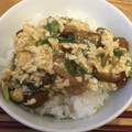 クックCUGMM5☆'s cooksnap of when they made パパっと5分で簡単　なめこの卵とじ丼.