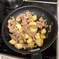 わが家の料理長's cooksnap of when they made 簡単うま＊じゃがいもと豚肉の甘辛炒め.
