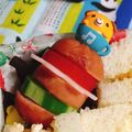 ❀akiko❀'s cooksnap of when they made まん丸ソーセージのハンバーガーキャラ弁.