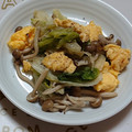こまめも's cooksnap of when they made 野菜2つで簡単！レタスとしめじの卵炒め.