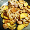 akko。's cooksnap of when they made 秋の味覚◎さつま芋とれんこんの甘辛炒め.