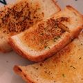 inoinon's cooksnap of when they made ガーリックトースト フライパン.