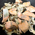 マダムキュリー's cooksnap of when they made 鮭としめじのバター醤油焼き.